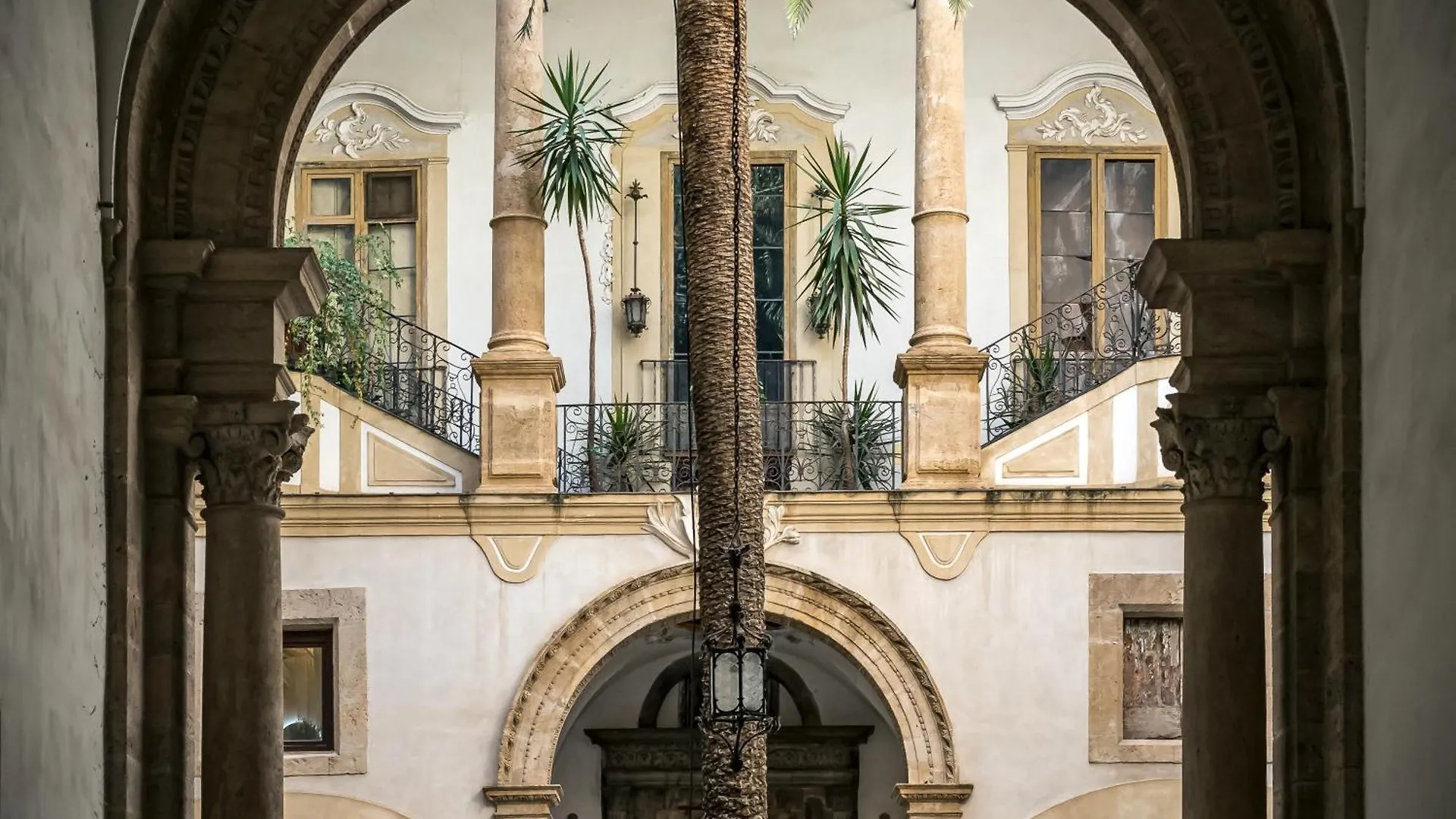 Palazzo Santa Ninfa - Luxury Mansion Apartment Palermo